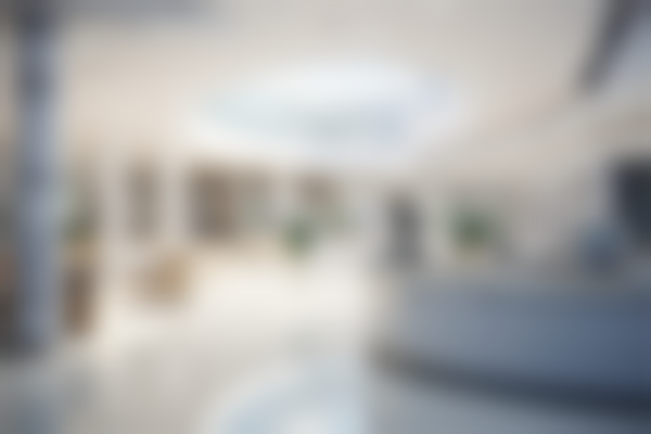 河南省王辉在河南南阳方城万超口腔诊所多少钱：洗牙29.9元起，补牙150元起，镶烤瓷牙800元起 