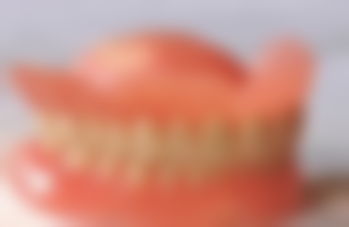 拔牙抽烟有没有影响？吸烟会增加感染风险、延缓伤口愈合，建议术后至少48小时内避免